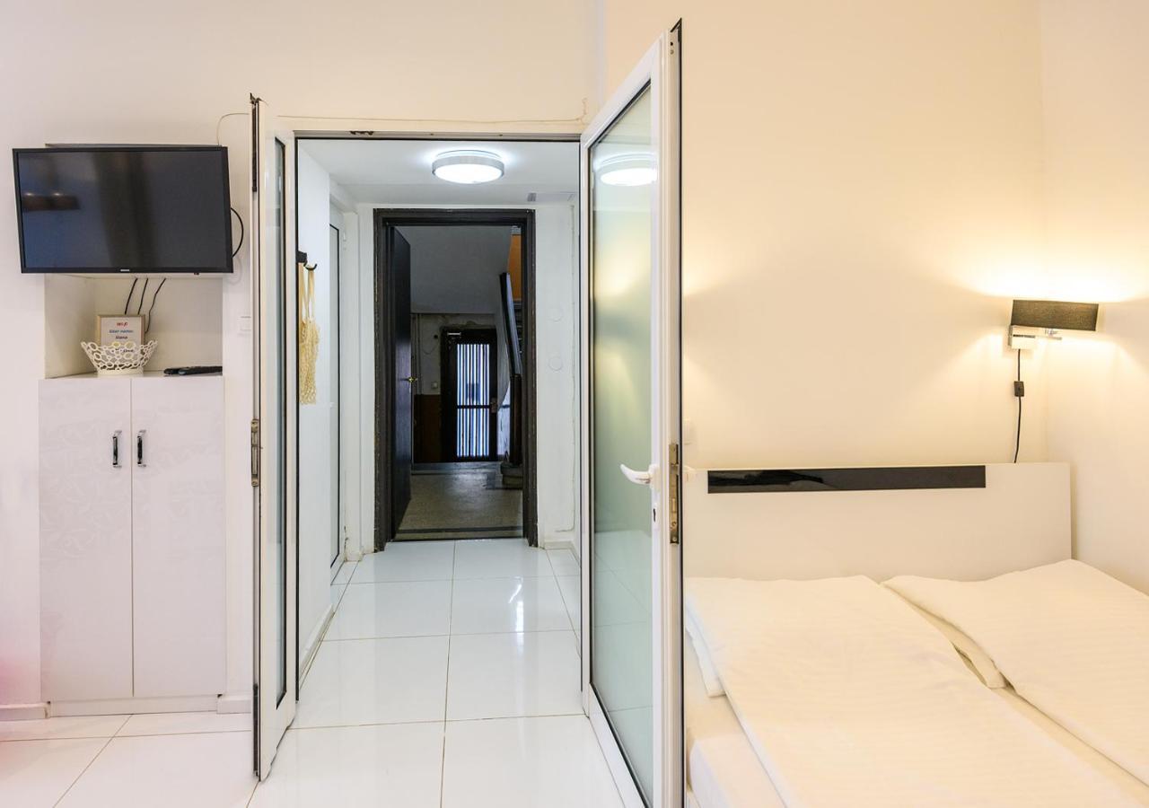 Zero-Waste Studio Apartment In Central ソフィア エクステリア 写真